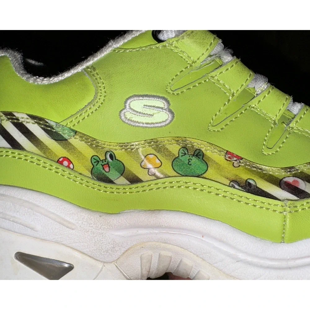 Skechers Sports On-Line Friends Green Frog Character Design Mushrooms Youth 5.5